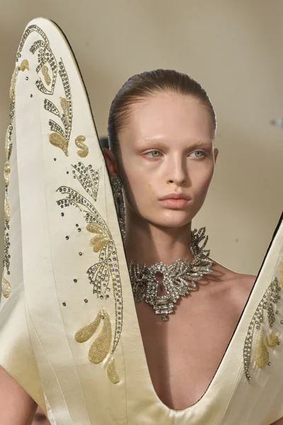 Look 50